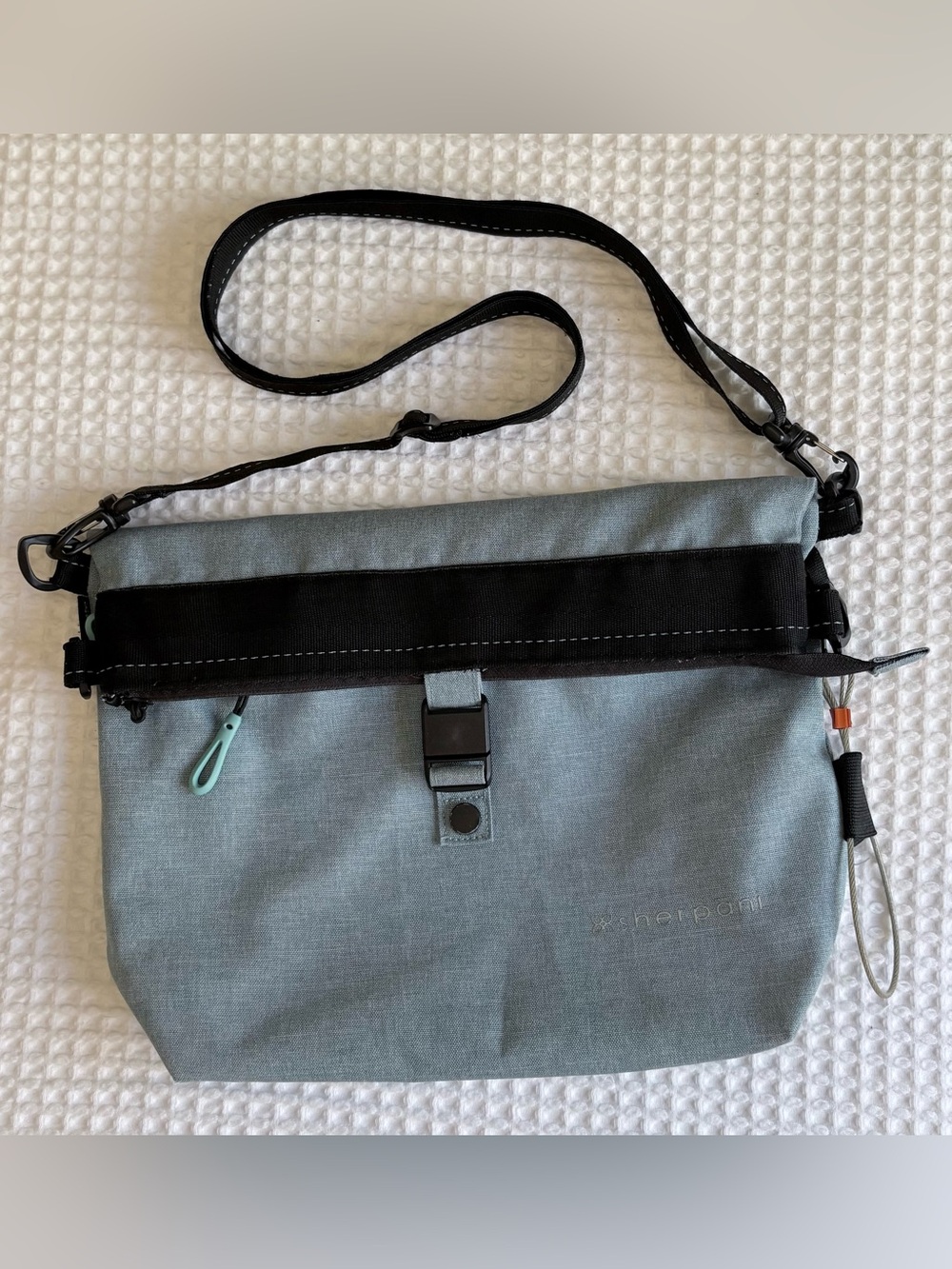 Sherpani Viso fold-over bag